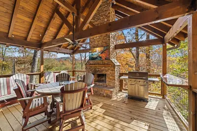 Image de New! 5br/6ba Cabin: Indoor Pool, Theater, Hot Tub, Outdoor Fireplace & Views!