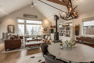 Image de Bungalow in Heart of Wilson