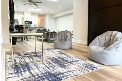 Image de Spacious-Skylight Loft Inner Harbor Downtown