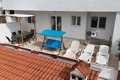 Image de Appartement de deux chambres prés de la plage Jelsa, Hvar (A-22256-a)