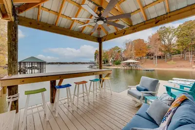 Image de Cheerful Lake Wylie Home with Fire Pit!