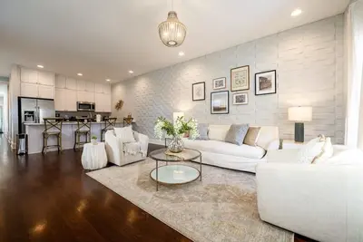 Image de Indy Elegance w King Beds, Office & Parking