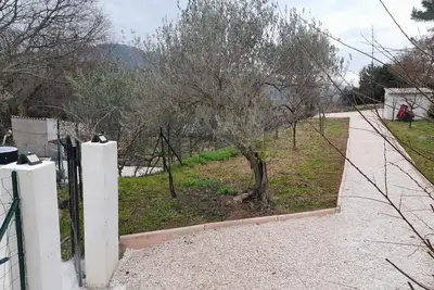 Image de Joli petit cabanon pour farnienter, à proximité des sentiers de randonnées.