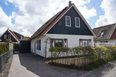 Image de Holiday home Buitenplaats 130 in Callantsoog. Suitable for 8 people with 4 bedrooms and 2 bathrooms.