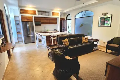 Image de Playa Hermosa, 2-bed - 2 Bath luxury apt, 2 minute walk to beach, Hermosa Palms.