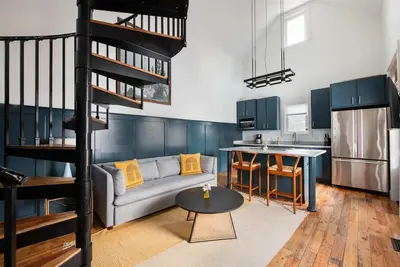 Image de Cozy 2br Carriage in the heart of Downtown!