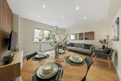 Image de New Listing! ! ! Stunning apartment ideal location for sightseeing