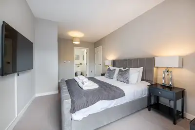 Image de Designer Short Let - Family friendly with playground on site!