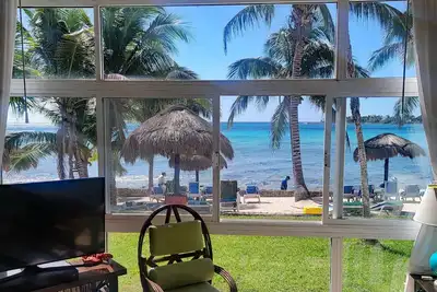 Image de New! Beachfront 2/2 Condo w/ Great Pool!