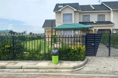 Image de Cozy 4 bedroom Villa in a gated community Party Friendly on Nbi namanga high