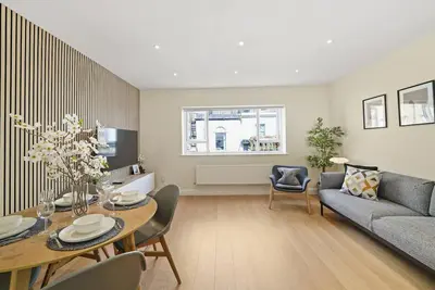 Image de New Listing! ! ! Excellent Location for Exploring London
