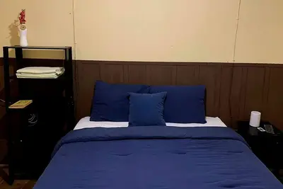 Image de Family-sized home, at 2 minutes to the theme park, market, bar and restaurants.