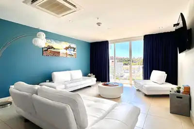 Image de Family apartment on Palm Beach. No car needed!