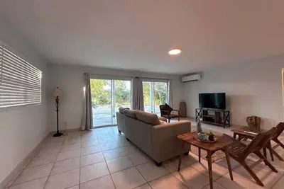 Image de Entire Waterfront House