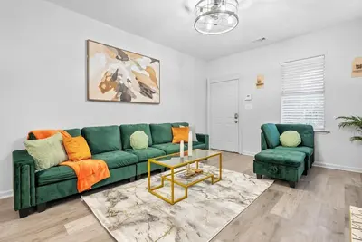 Image de 5min to River Street, Dt - Spacious - Free Parking