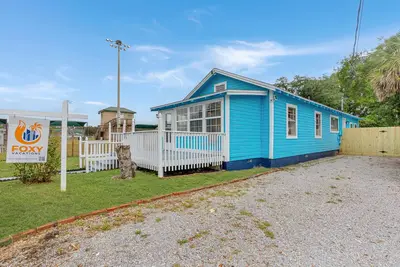 Image de Blue Cottage-Close to Downtown & Bases!