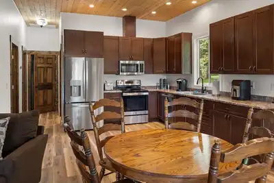 Image de Your Base Camp For \nGlacier National Park & The Flathead Valley!