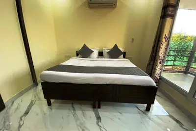 Image de GoBravo 72- 3bhk Farm with Pool & Garden Sec150 Noida\n