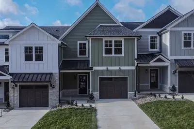 Image de Ky Lakeview townhome in upscale community, minutes from dining & activities.