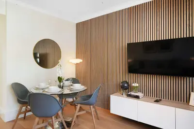 Image de New Listing! ! ! Fantastic location for discovering London