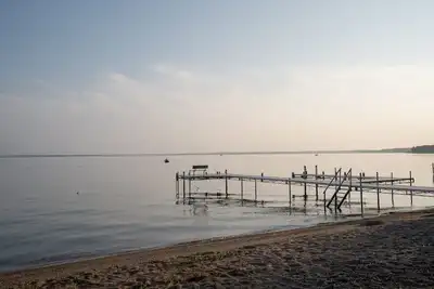 Image de Swedish Stuga Lakeside on Green Lake