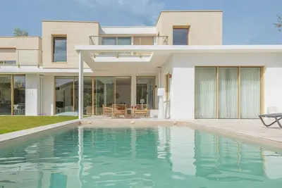 Image de Loue Maison D'architecte - Grand Jardin et Piscine à Bordeaux