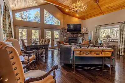 Image de Stylish Cozy Alto Cabin- Hot Tub