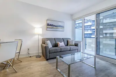 Image de Eat Play Work - New! Front & Spadina Luxury Condo