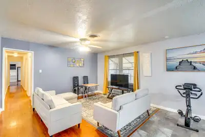 Image de Charming Lawton Escape w/ Patio + Grills!
