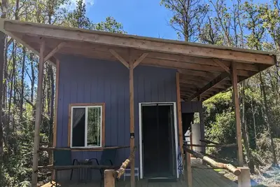 Image de Off-Grid Rainforest Retreat\n\n