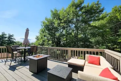 Image de Mountainside chalet with a sauna and beautiful views near Gunstock Resort in Nh!