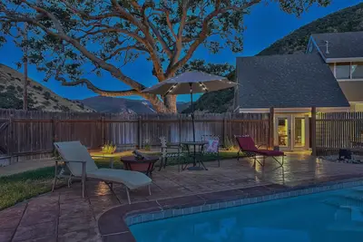 Image de A quiet, relaxing, country getaway with a creek, pool and private hot tub.