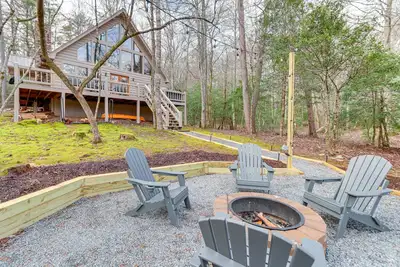 Image de Peaceful Cabin w/ Hot Tub: 11 Mi to Blue Ridge!