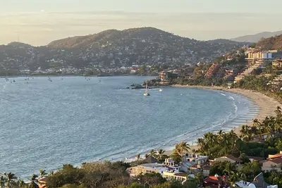 Image de Zihuantanejo beautiful penthouse with breath taking views first class amenities