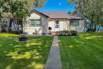 Image de Lakefront Pelican Rapids Cabin w/ Boat Dock!