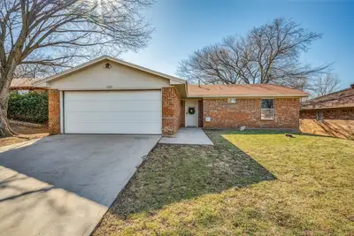 Image de Centrally Located 3br 2ba -!