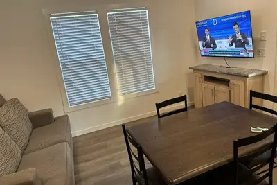 Image de Tiny Home Big Amenities: pool/hot tub, laundry, camp store, near Houston