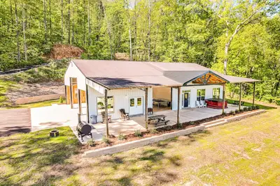 Image de Unique and tranquil mountain-side getaway, close to Guntersville Lake.