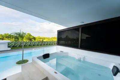 Image de Apartment w/ private Jacuzzi, Golf Course and Pool Near From Hard Rock Hotel