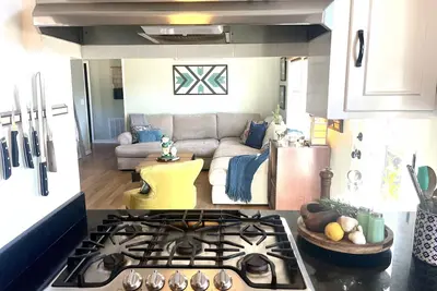 Image de Walk to The Masters- 4 bed/2bath home with large backyard