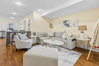 Image de Elegant & Private Apartment With Full Kitchen - Short Walk to Downtown London