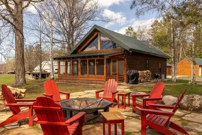Image de Unique Timber frame Cabin-lake access-private boat dock