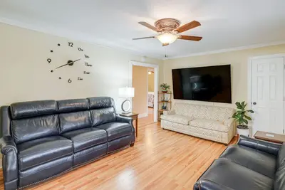 Image de Charming Milton Home w/ Porch - 5 Mi to Vir!