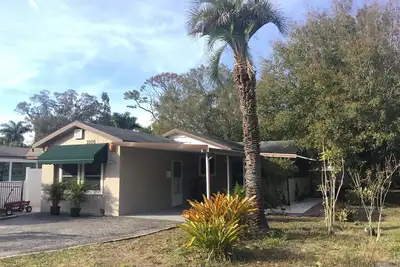 Image de Cute Bungalow close to downtown and Anna Maria Island.