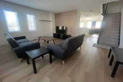 Image de Beautiful townhome located in Whitby with 3 beds and 2. 5 bathrooms.