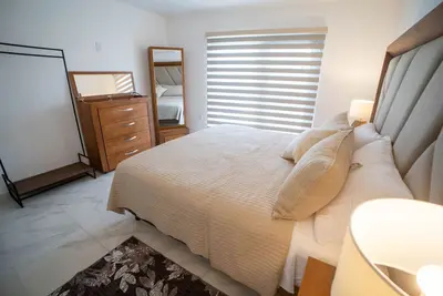 Image de Newly-remodeled Home for multiple guests