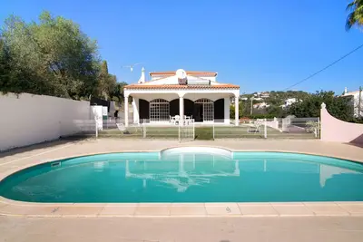Image de Villa 'Lagos E Relvas' avec vue sur les montagnes, Wi-Fi et climatisation