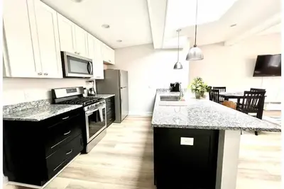 Image de Beautiful skylight Inner Harbor Downtown Apartment