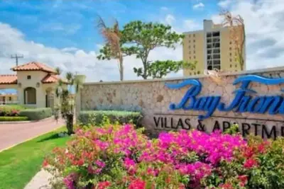 Image de Apartment Sleeps 6 with Pool Access