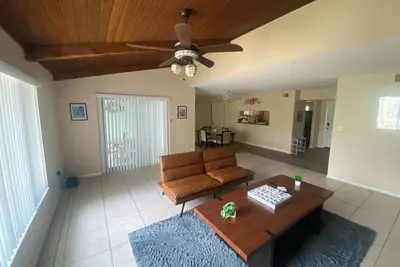 Image de Serene Lakeside Escape: Stylish 3-Bed Condo in Melbourne, Florida